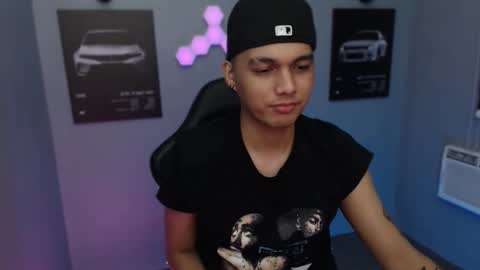 Snapshot of justagamerxxx chatting on 09-29-25, 11:26 Rhys online show from 09-29-25, 11:26