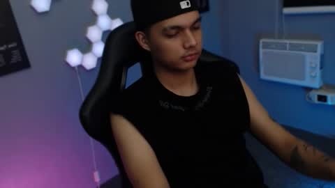 Snapshot of justagamerxxx chatting on 10-12-25, 03:44 Rhys online show from 10-12-25, 03:44