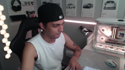 Snapshot of justagamerxxx chatting on 11-14-25, 05:22 Rhys online show from 11-14-25, 05:22