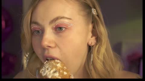 Snapshot of justbarbie chatting on 02-02-25, 04:32 Alexa online show from 02-02-25, 04:32