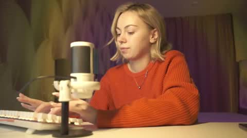 Snapshot of justbarbie chatting on 02-20-25, 03:30 Alexa online show from 02-20-25, 03:30