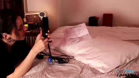 Snapshot of justbecauseiloveit chatting on 01-14-25, 08:20 Billie B William online show from 01-14-25, 08:20