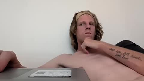 Snapshot of justhavingfun111 chatting on 10-16-25, 12:44 justhavingfun111 online show from 10-16-25, 12:44