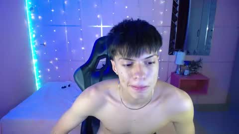 Snapshot of justin_grayy_ chatting on 09-10-25, 08:42 Justin online show from 09-10-25, 08:42