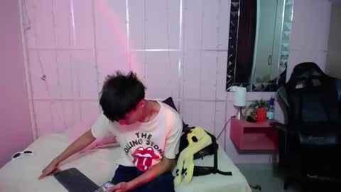 Snapshot of justin_grayy_ chatting on 10-04-25, 02:04 Justin online show from 10-04-25, 02:04