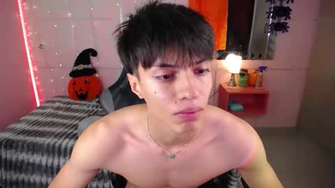 Snapshot of justin_grayy_ chatting on 10-31-25, 05:03 Justin online show from 10-31-25, 05:03