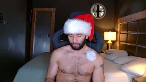 Snapshot of justin_hton chatting on 12-15-24, 01:43 Justin online show from 12-15-24, 01:43