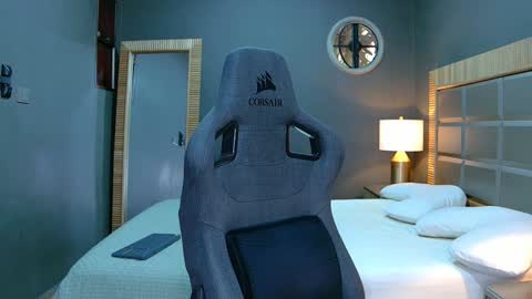 Snapshot of justin_hton chatting on 12-17-24, 01:16 Justin online show from 12-17-24, 01:16