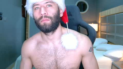 Snapshot of justin_hton chatting on 12-19-24, 10:02 Justin online show from 12-19-24, 10:02