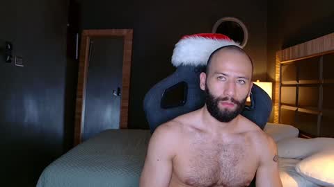 Snapshot of justin_hton chatting on 01-01-25, 01:15 Justin online show from 01-01-25, 01:15