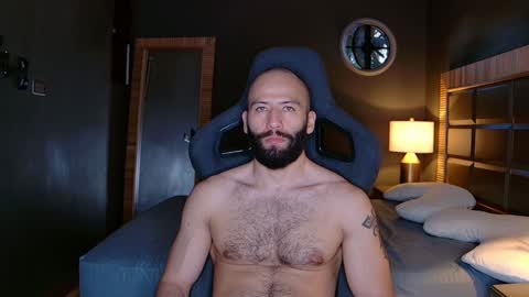 Snapshot of justin_hton chatting on 01-06-25, 09:43 Justin online show from 01-06-25, 09:43