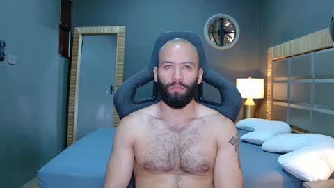 Snapshot of justin_hton chatting on 01-10-25, 12:15 Justin online show from 01-10-25, 12:15