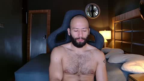 Snapshot of justin_hton chatting on 01-12-25, 01:16 Justin online show from 01-12-25, 01:16