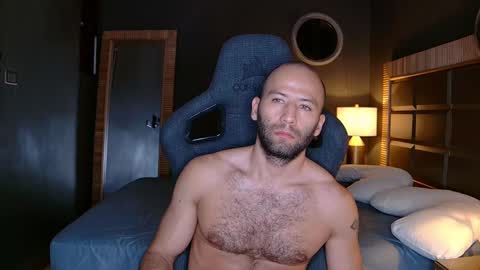 Snapshot of justin_hton chatting on 02-16-25, 12:19 Justin online show from 02-16-25, 12:19