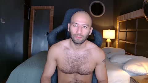 Snapshot of justin_hton chatting on 03-04-25, 10:35 Justin online show from 03-04-25, 10:35