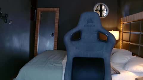 Snapshot of justin_hton chatting on 03-04-25, 01:59 Justin online show from 03-04-25, 01:59