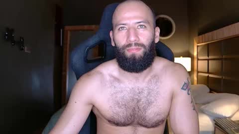 Snapshot of justin_hton chatting on 11-06-25, 11:37 Justin online show from 11-06-25, 11:37