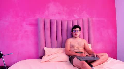 JUSTIN Y JAZMIN online show from 12-16-25, 07:08