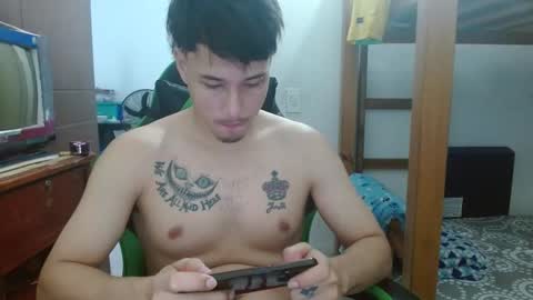 Snapshot of justin_taylor02 chatting on 10-12-25, 02:05 justin_taylor02 online show from 10-12-25, 02:05