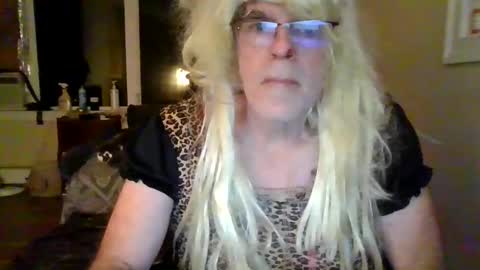 justinefox online show from 10-25-25, 11:54