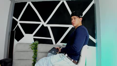 justinfuller_31 online show from 11-08-25, 12:33