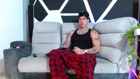 justinfuller_31 online show from 11-19-25, 04:51