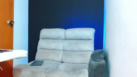 Snapshot of justinfuller_31 chatting on 06-11-26, 02:00 justinfuller_31 online show from 06-11-26, 02:00
