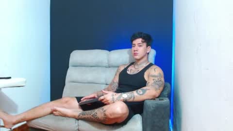 Snapshot of justinfuller_31 chatting on 06-11-26, 03:43 justinfuller_31 online show from 06-11-26, 03:43