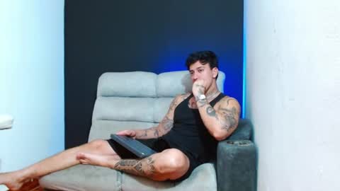 Snapshot of justinfuller_31 chatting on 06-12-26, 04:44 justinfuller_31 online show from 06-12-26, 04:44