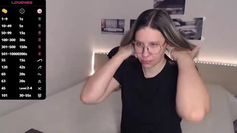 Julie online show from 11-21-25, 05:06