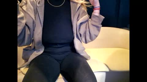 Ana online show from 09-30-25, 05:01