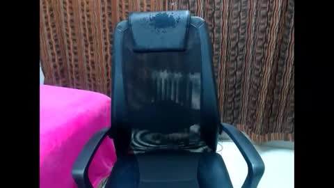 jusybee online show from 04-21-26, 03:50