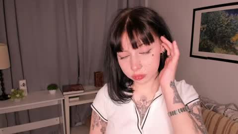 Snapshot of k1ss_twice chatting on 05-31-26, 06:53 Annie online show from 05-31-26, 06:53