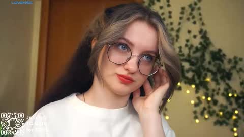 Snapshot of kacyboone chatting on 10-05-25, 06:23 Tate online show from 10-05-25, 06:23