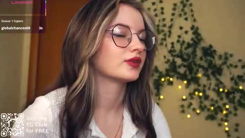 Snapshot of kacyboone chatting on 10-13-25, 07:30 Tate online show from 10-13-25, 07:30