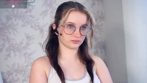 Snapshot of kacyboone chatting on 11-02-25, 08:17 Tate online show from 11-02-25, 08:17