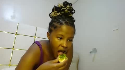 Snapshot of kadime001 chatting on 02-10-25, 07:49 kadime online show from 02-10-25, 07:49