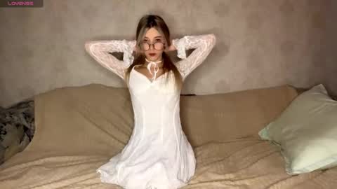 Snapshot of kaeliascorch chatting on 09-14-25, 12:37 Hi my name is Senia online show from 09-14-25, 12:37