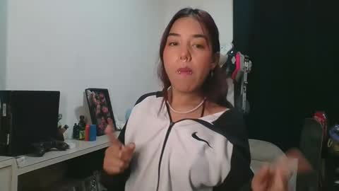 KAHELIINDEPENDENT MODEL online show from 10-23-25, 05:55