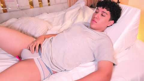 Snapshot of kai_zarek chatting on 10-20-25, 11:21 Kai online show from 10-20-25, 11:21