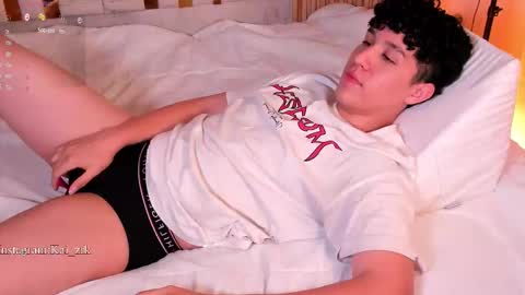 Snapshot of kai_zarek chatting on 10-22-25, 11:54 Kai online show from 10-22-25, 11:54