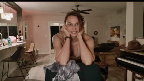 Snapshot of kaileeshy chatting on 12-18-25, 04:07 Kailee Smile online show from 12-18-25, 04:07