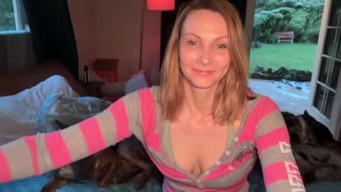 Snapshot of kaileeshy chatting on 03-04-26, 04:29 Kailee Smile online show from 03-04-26, 04:29