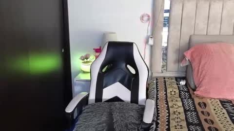 kaily jonness online show from 01-08-25, 05:59