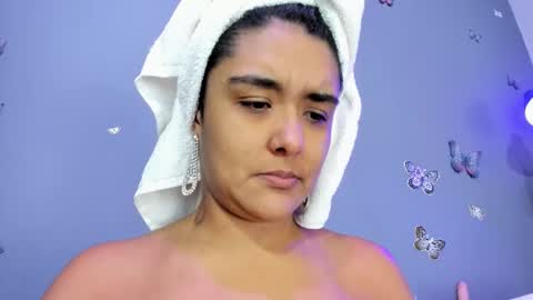 kaira_mosse_ online show from 10-21-25, 12:17