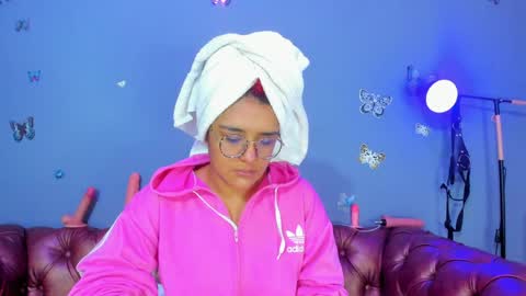 kaira_mosse_ online show from 04-19-26, 11:42