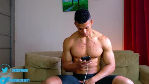 Snapshot of kale_tomson chatting on 05-21-26, 05:20 kale thomson online show from 05-21-26, 05:20