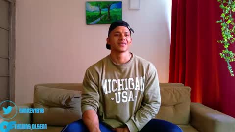 Snapshot of kale_tomson chatting on 06-07-26, 02:32 kale thomson online show from 06-07-26, 02:32
