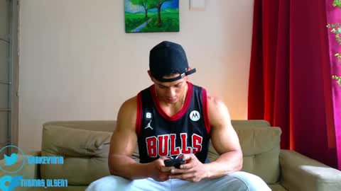 Snapshot of kale_tomson chatting on 06-08-26, 05:57 kale thomson online show from 06-08-26, 05:57