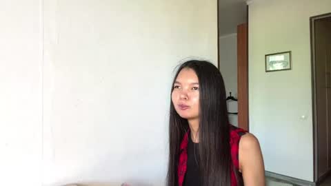 Snapshot of kaleighallah chatting on 06-30-26, 11:11 Sue online show from 06-30-26, 11:11